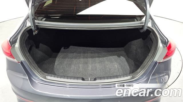 Hyundai Avante AD 1.6 e-VGT Smart, 2018 20