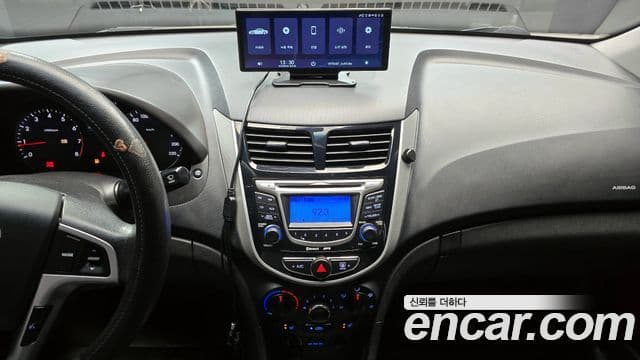 Hyundai Accent(новый кузов / новое поколение) Premier, 2011 15