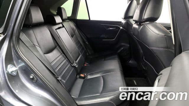 Toyota RAV4 5세대, 2021 12
