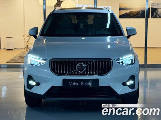 Volvo XC40 B4 Ultra Bright, 2025 3