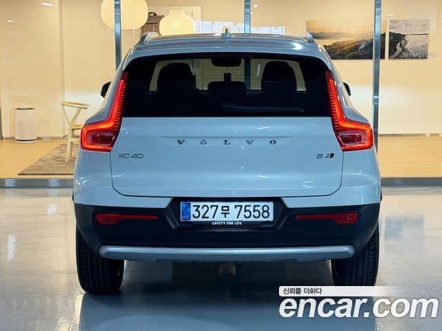 Volvo XC40 B4 Ultra Bright, 2025 4
