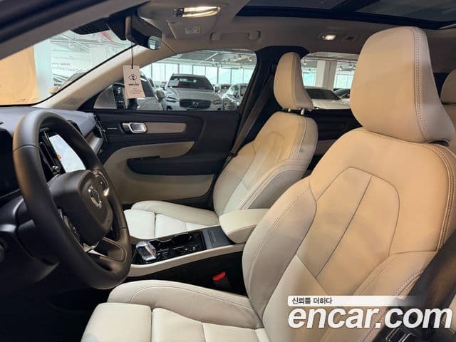 Volvo XC40 B4 Ultra Bright, 2025 10