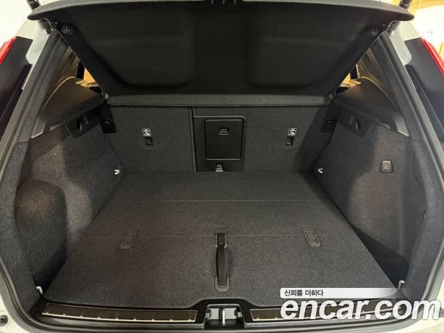 Volvo XC40 B4 Ultra Bright, 2025 12