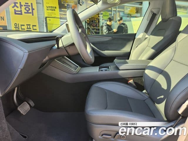 Tesla модель Y Long Range AWD, 2025 7