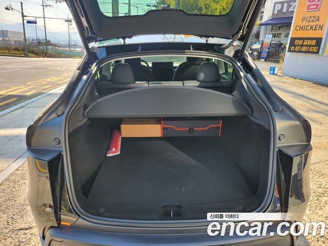 Tesla модель Y Long Range AWD, 2025 17