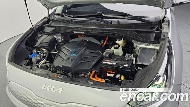 Kia Niro Plus Air (таксомоторный тип), 2024 6