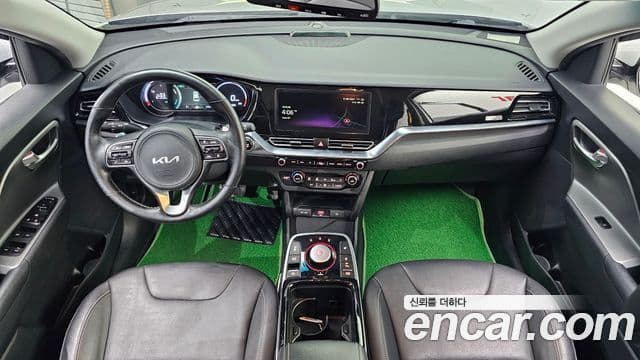 Kia Niro Plus Air (таксомоторный тип), 2024 7