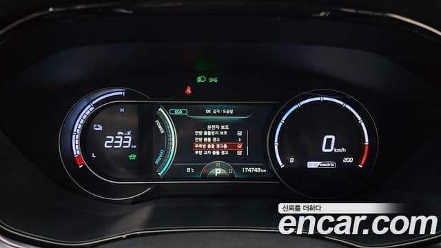 Kia Niro Plus Air (таксомоторный тип), 2024 8