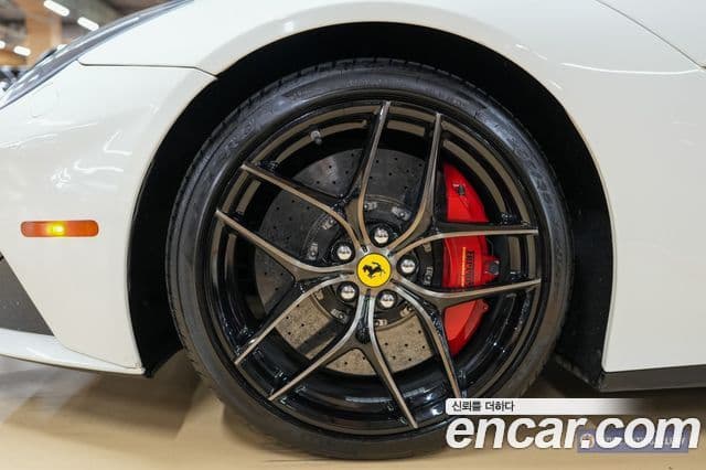 Ferrari F12 베를리네타, 2014 19