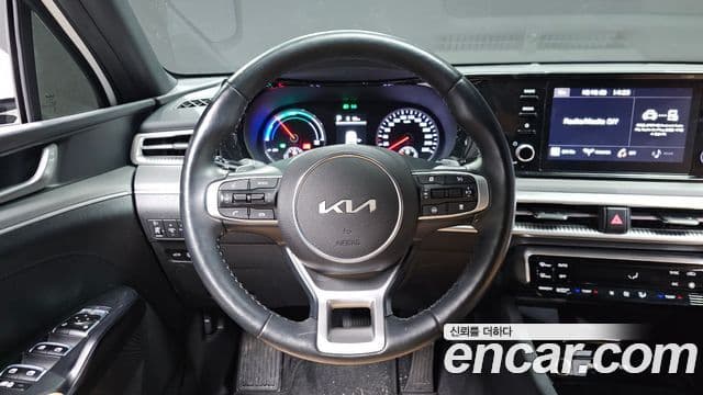 Kia K5 гибрид 3세대 Prestige, 2023 13