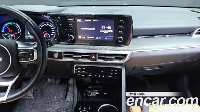 Kia K5 гибрид 3세대 Prestige, 2023 14