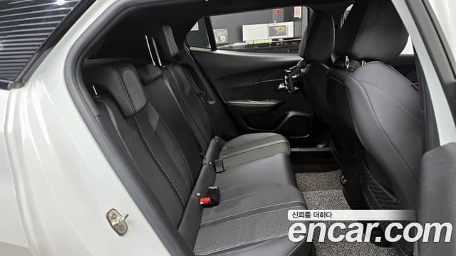 Peugeot 2008 2세대 1.5 BlueHDi GT Line, 2021 12