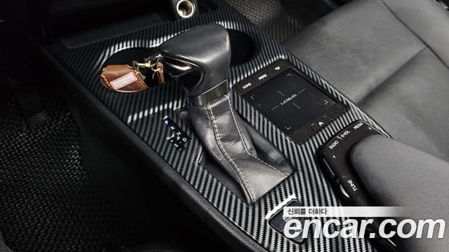 Lexus UX250h, 2019 9