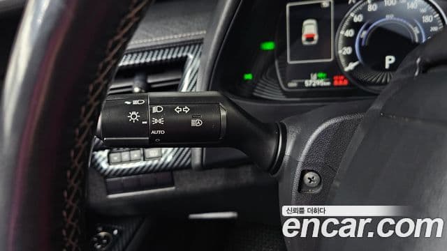 Lexus UX250h, 2019 14