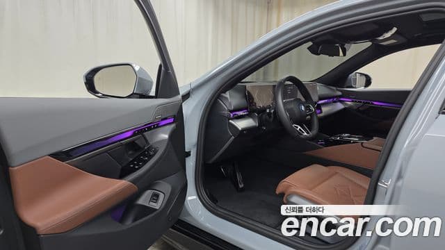 BMW 5시리즈 (G60) 530e xDrive M Sport, 2025 10