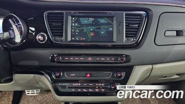 Kia All New Carnival President, 2016 12