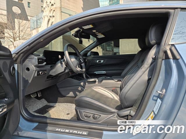 Ford Mustang 7세대 2.3 EcoBoost Premium купе, 2024 13