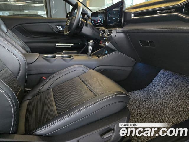 Ford Mustang 7세대 2.3 EcoBoost Premium купе, 2024 16