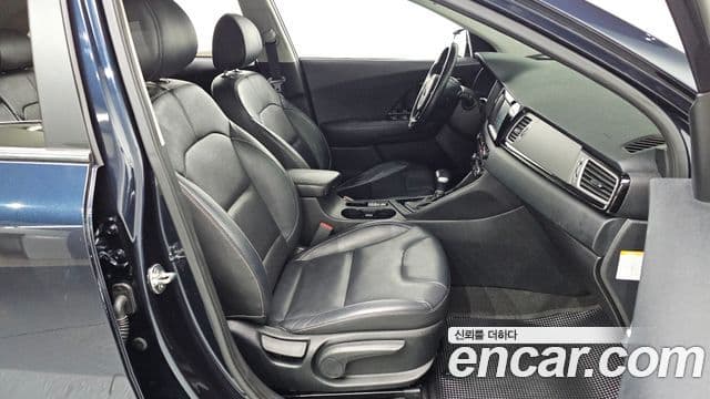 Kia Niro Noblesse, 2018 11