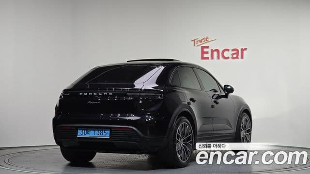 Porsche Macan EV базовый 4, 2025 2