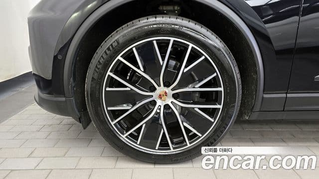 Porsche Macan EV базовый 4, 2025 все фото