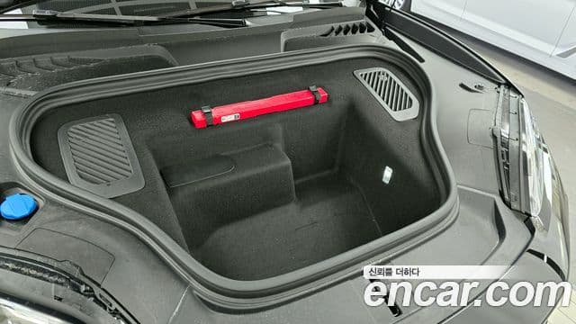 Porsche Macan EV базовый 4, 2025 6