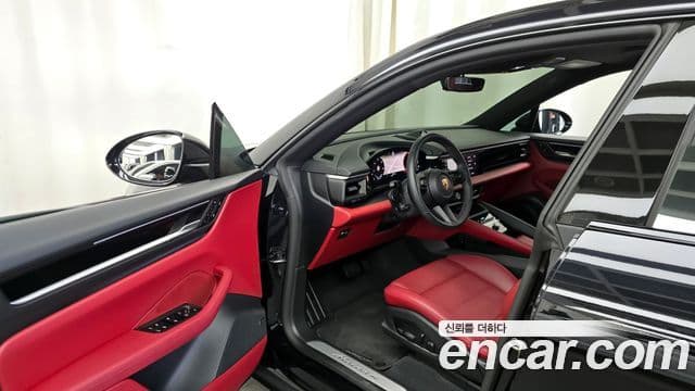 Porsche Macan EV базовый 4, 2025 10