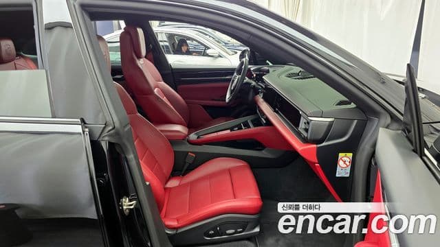 Porsche Macan EV базовый 4, 2025 11