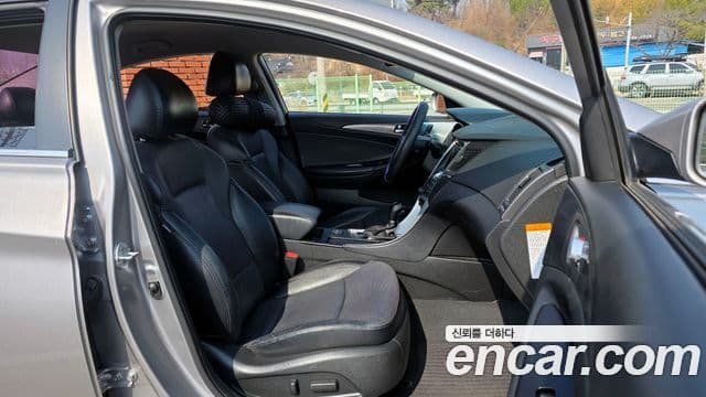 Hyundai Sonata гибрид Royal, 2012 10