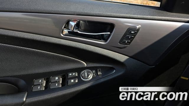 Hyundai Sonata гибрид Royal, 2012 17