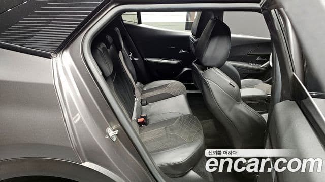 Peugeot 2008 2세대 1.5 BlueHDi GT Line, 2021 11
