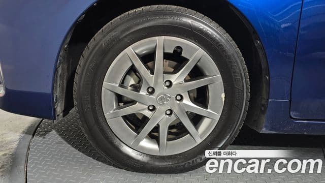 Toyota 프리우스 V, 2015 все фото