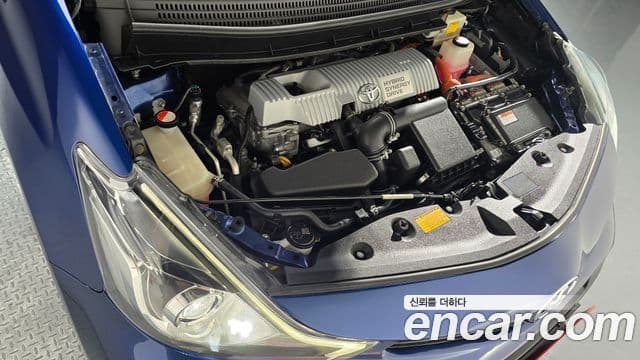 Toyota 프리우스 V, 2015 6