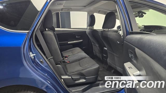 Toyota 프리우스 V, 2015 12