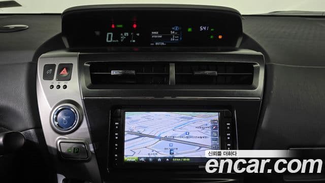 Toyota 프리우스 V, 2015 14