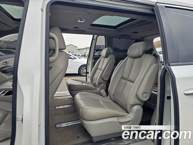 Kia All New Carnival Noblesse, 2015 10