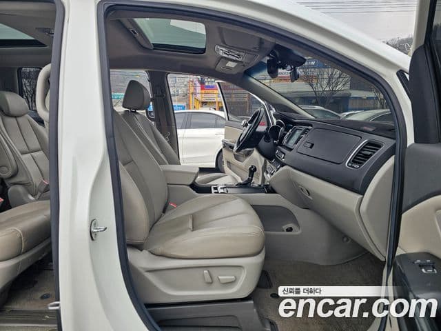 Kia All New Carnival Noblesse, 2015 11