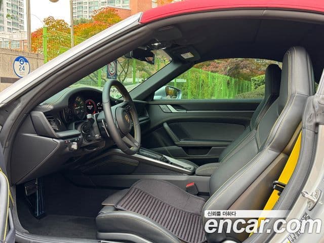 Porsche 911 (992) Carrera 4S кабриолет, 2024 13