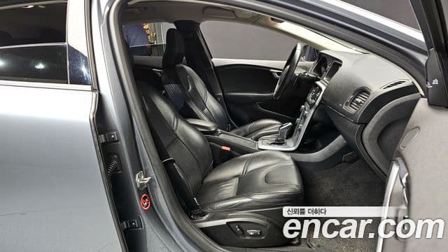 Volvo V40 2세대, 2018 10