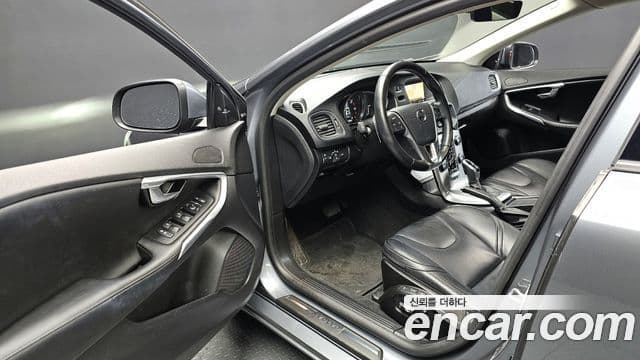 Volvo V40 2세대, 2018 11