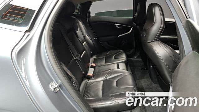 Volvo V40 2세대, 2018 12