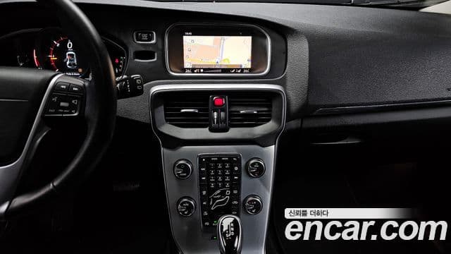 Volvo V40 2세대, 2018 14