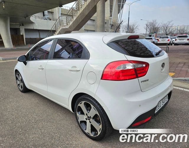Kia All New Pride Prestige, 2014 3
