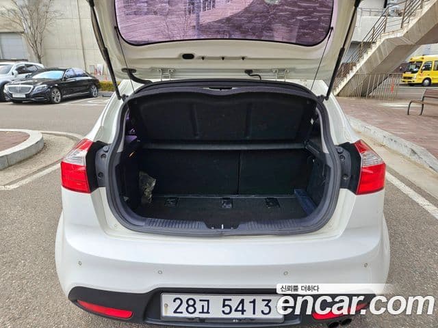 Kia All New Pride Prestige, 2014 7