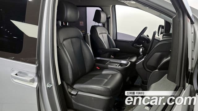 Hyundai Staria Modern, 2024 12