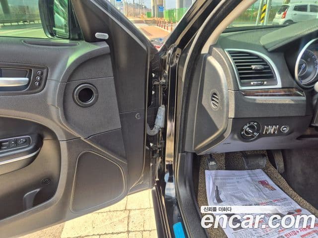 크라이슬러 The / новый New 300C, 2016 13