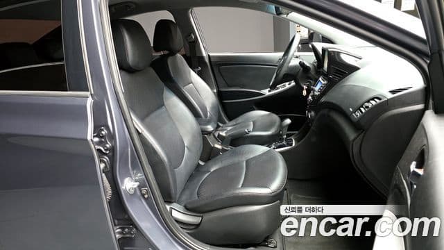 Hyundai Accent(новый кузов / новое поколение) Premier, 2011 11