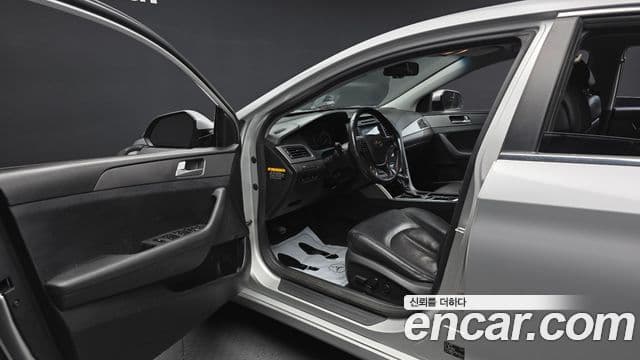 Hyundai LF Sonata Premium, 2015 10