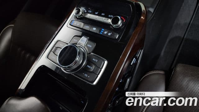 Genesis EQ900 Prestige, 2016 18