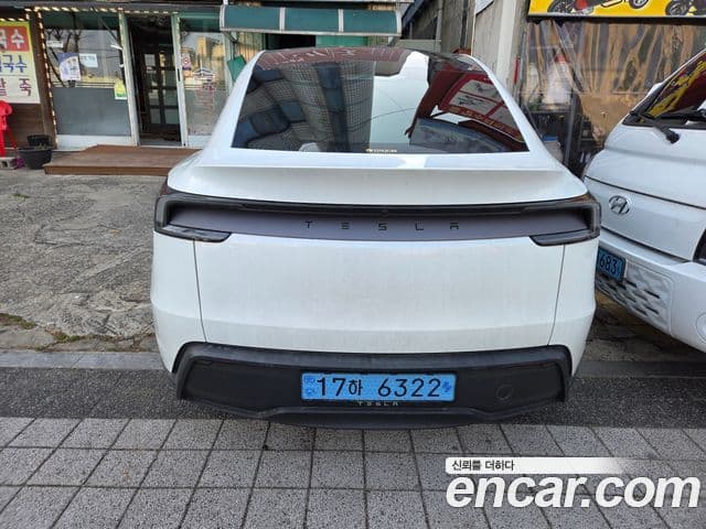 Tesla модель Y, 2025 2